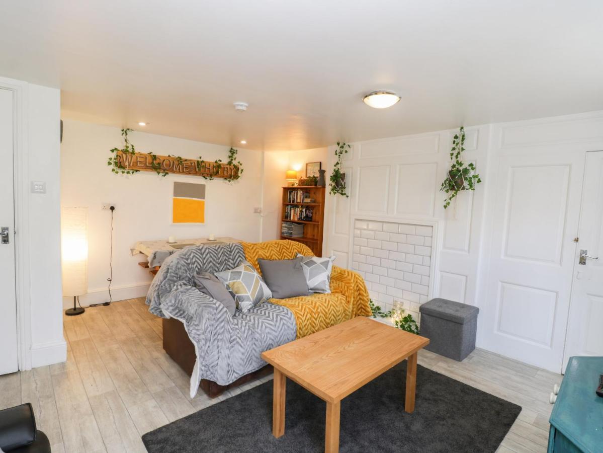 The Surfers Bolt Hole Apartment วิทบี ภายนอก รูปภาพ