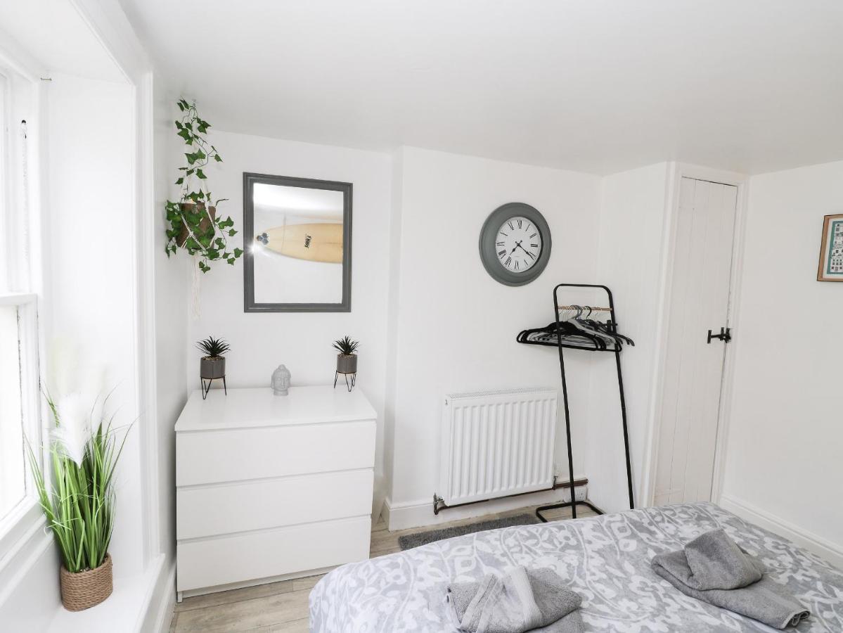 The Surfers Bolt Hole Apartment วิทบี ภายนอก รูปภาพ