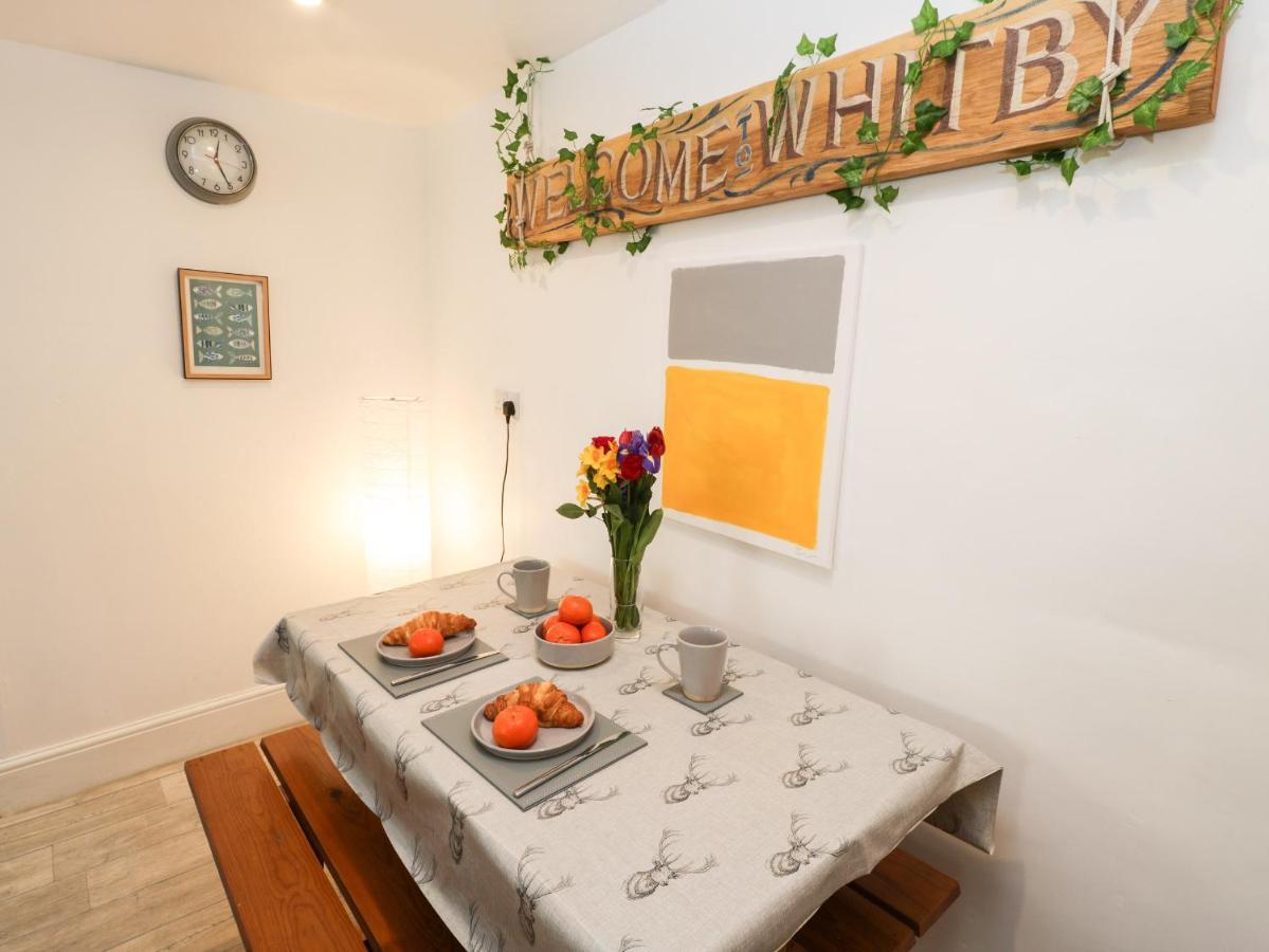 The Surfers Bolt Hole Apartment วิทบี ภายนอก รูปภาพ