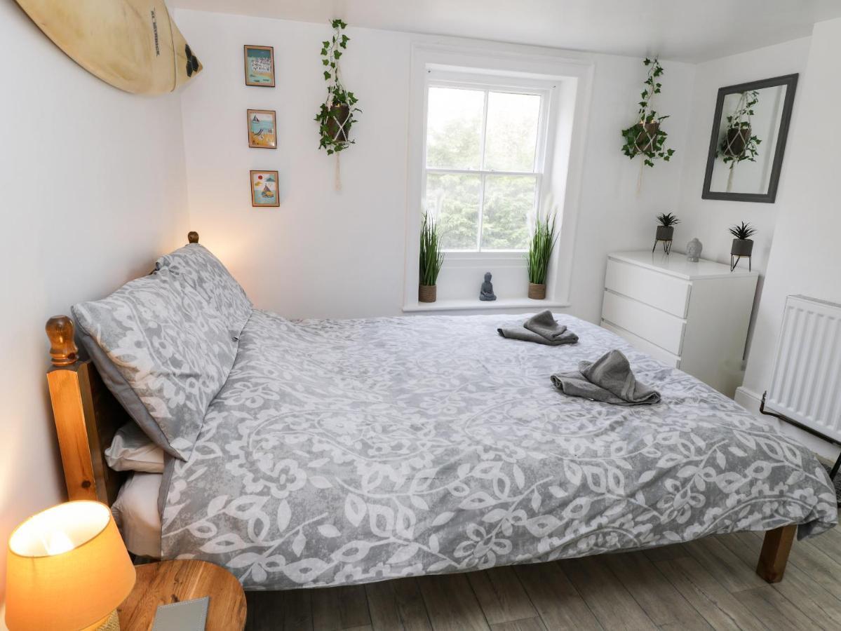 The Surfers Bolt Hole Apartment วิทบี ภายนอก รูปภาพ